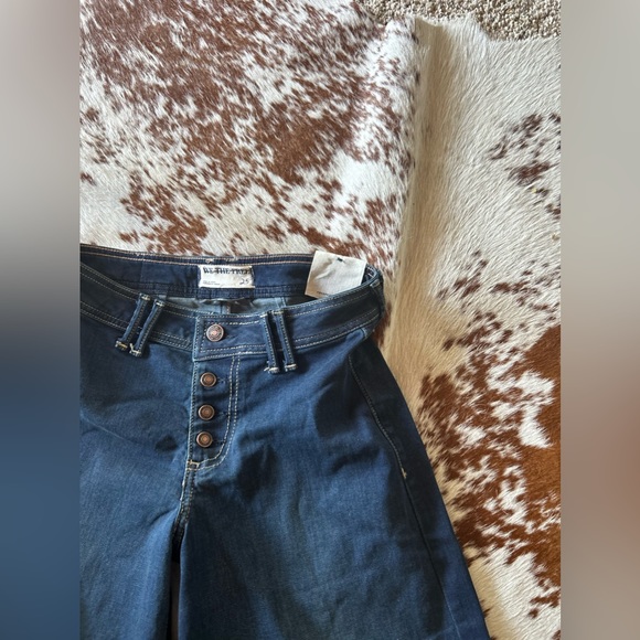 We the free CRVY nwt - Picture 4 of 4